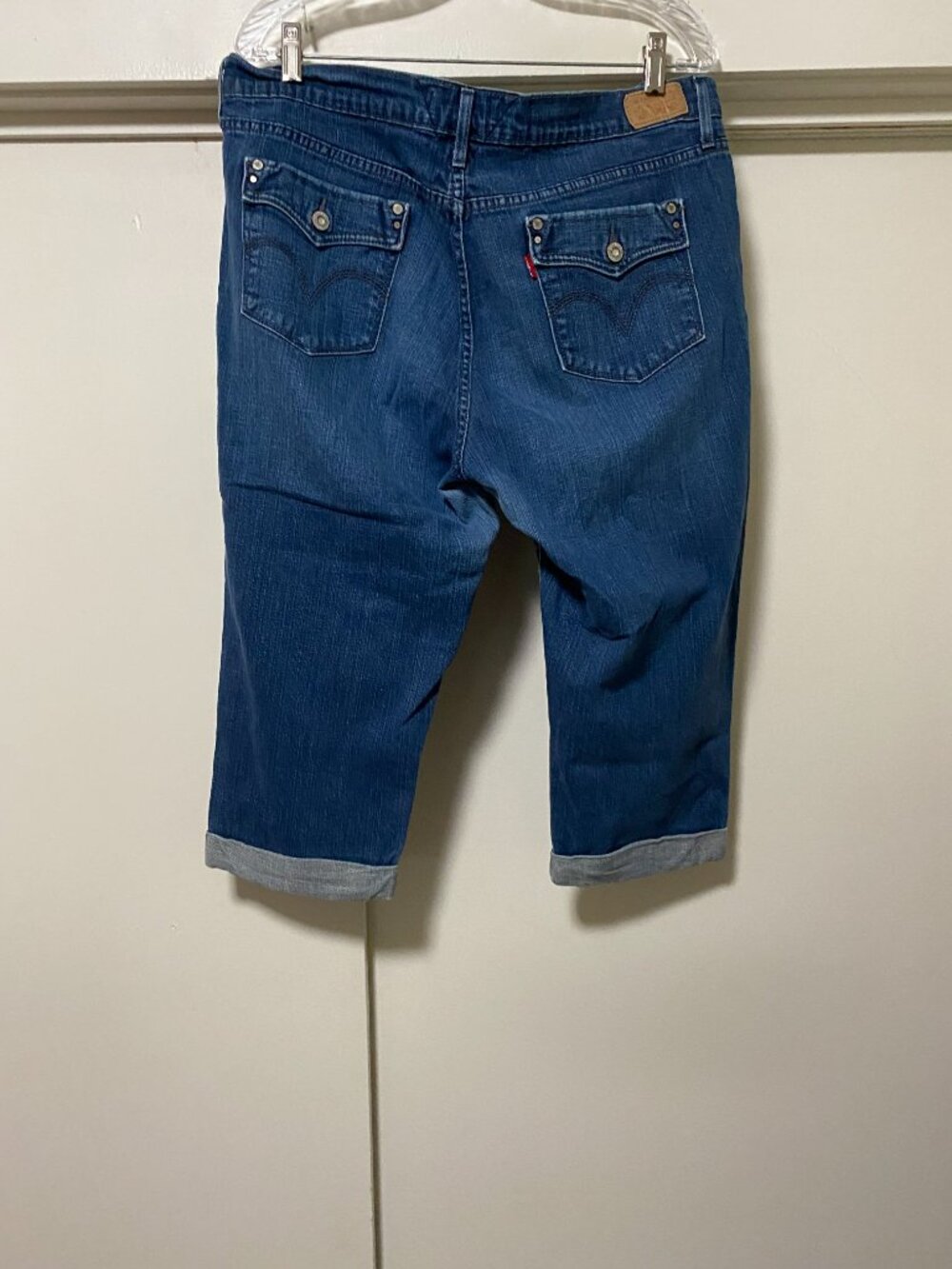 Levis capris, w/front & back pockets, size 14 - Picture 6 of 10